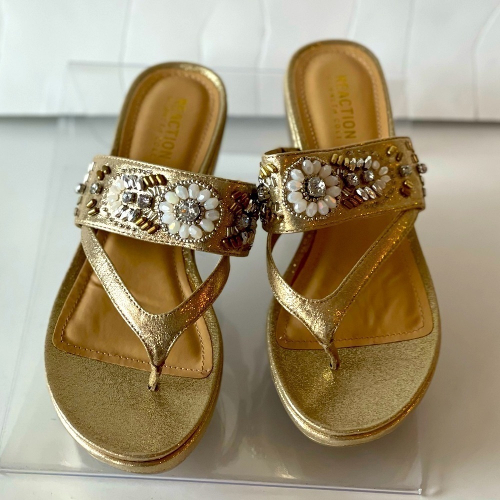 Kenneth Cole Womens Gold Sandals T-strap Dressy Slippers Rhinestone Pearl Gems 8